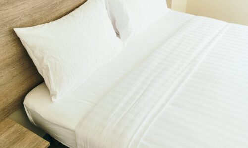 Meble z naturalnego drewna – ponadczasowe piękno i trwałość